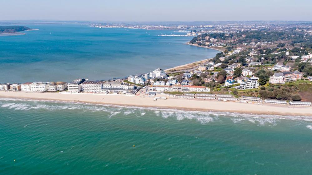 Apartment In Canford Cliffs Close To Sandbanks Beach Poole Bagian luar foto