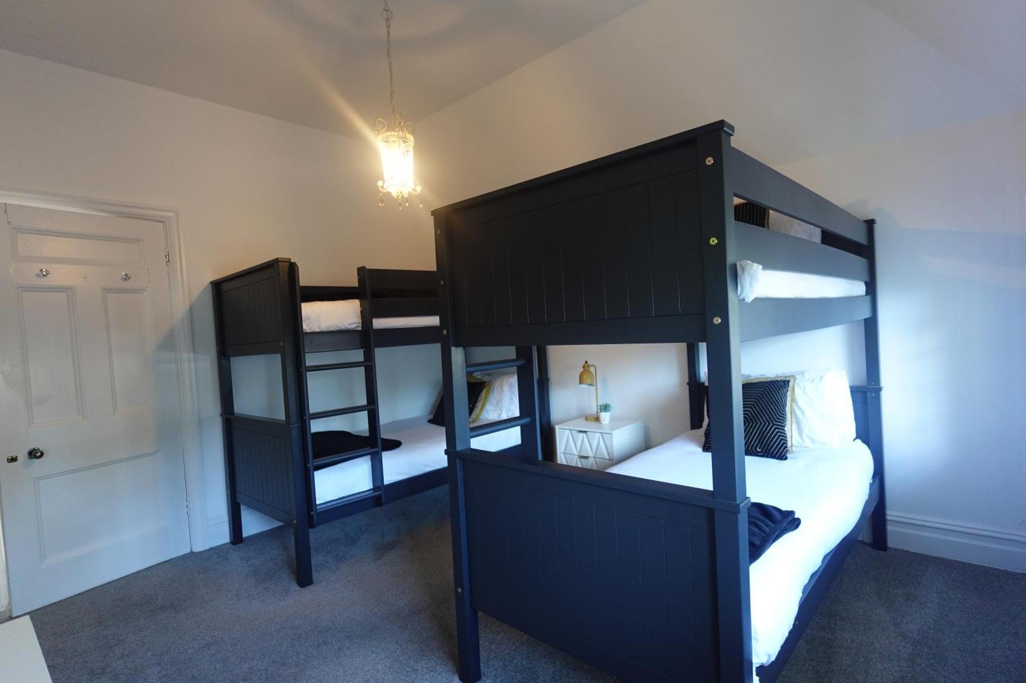 Apartment In Canford Cliffs Close To Sandbanks Beach Poole Bagian luar foto