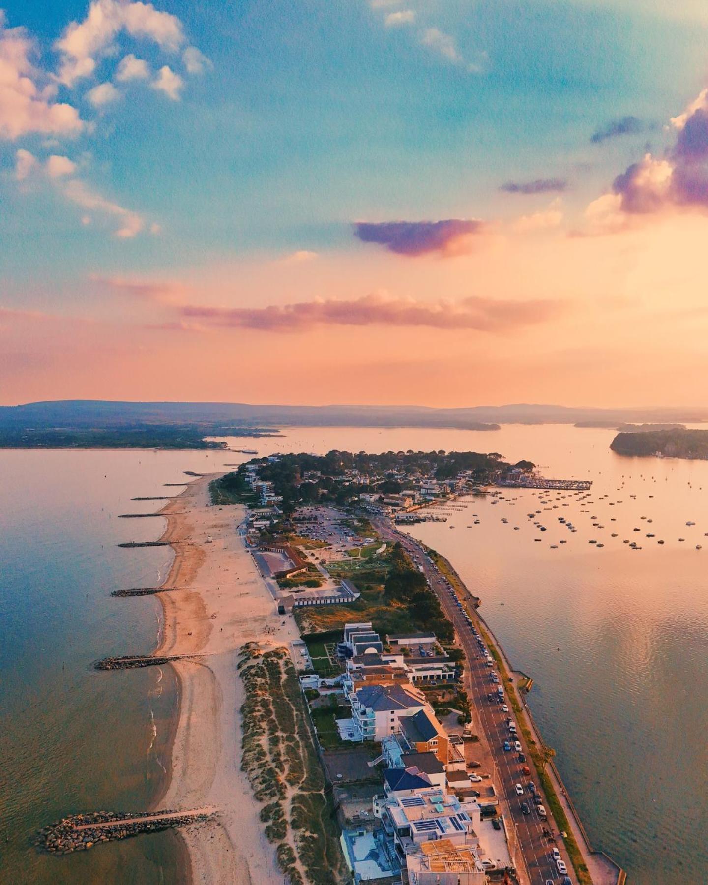 Apartment In Canford Cliffs Close To Sandbanks Beach Poole Bagian luar foto